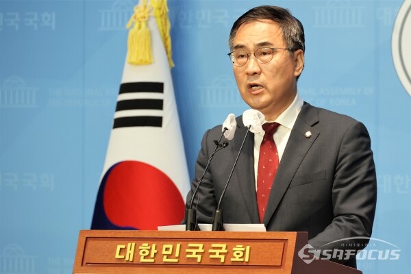 최형두 의원이 과거 국회소통관에서 기자회견을 하고 있는 모습. 사진 / 오훈 기자