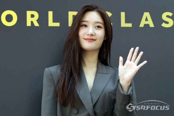 17일 배우 정채연이 포즈를 취하고 있다.(1) [사진 / 오훈 기자]