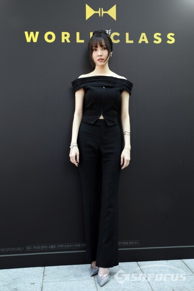 17일 가수 유주가 포즈를 취하고 있다.(3) [사진 / 오훈 기자]