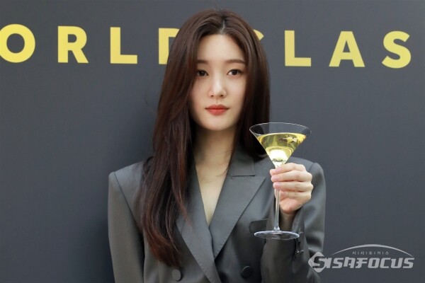 17일 배우 정채연이 포즈를 취하고 있다.(1) [사진 / 오훈 기자]