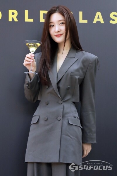 17일 배우 정채연이 포즈를 취하고 있다.(2) [사진 / 오훈 기자]