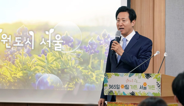 오세훈 서울시장이 24일 오전 서울 중구 서울특별시청 브리핑룸에서 '정원도시 서울' 구상을 발표하고 있다 / ⓒ서울시