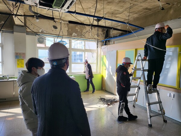 경북교육청이 당초 교육부 계획보다 2년을 앞당긴 2025년 겨울방학까지 석면 완전 해소를 추진하고 있다.사진/경북교육청