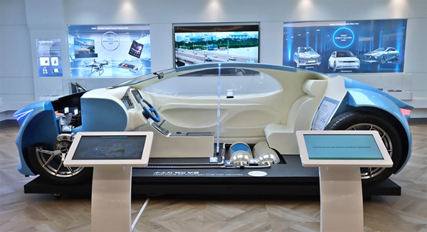 포스코모빌리티솔루션 천안본사 전시장 수소차 모형 / ⓒ포스터인터내셔널