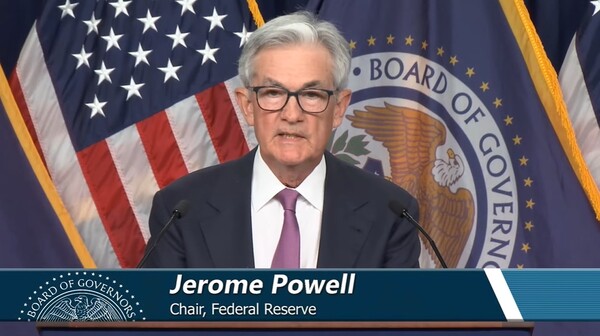 14일(현지시각) 제롬 파월 미국 연방준비제도(Fed·연준) 의장이 연방공개시장위원회(FOMC) 정례회의 후 기자회견에서 발언하고 있다. ⓒFed 유튜브 캡쳐
