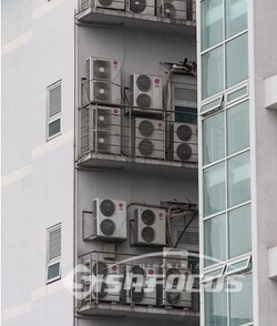 건물에 설치돼 있는 에이콘 실외기 모습 / ⓒ시사포커스DB