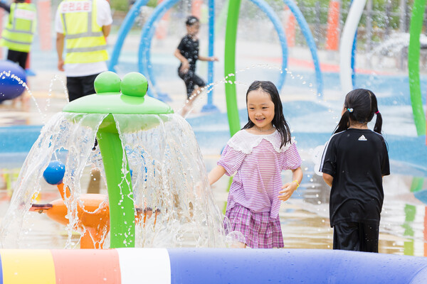 1일 서울 광진구가 중곡동 중랑천 물놀이장을 개장한다. (광진구청 제공)