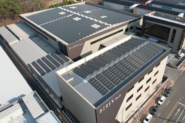 코웨이가 파주소재 비렉스테크 건물 옥상에 설치한 태양광발전소를 본격 가동했다. ⓒ코웨이