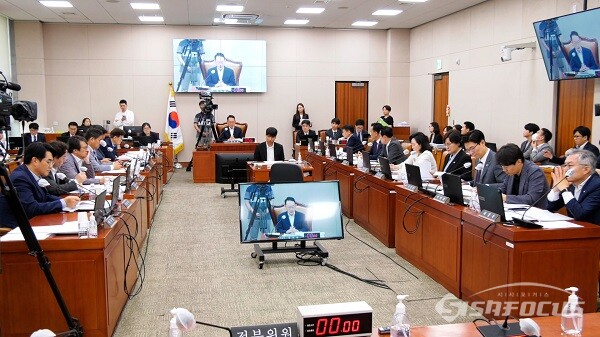 17일 서울 여의도 국회에서 법제사법위원회 전체회의가 열리고 있다. 사진 / 이훈 기자
