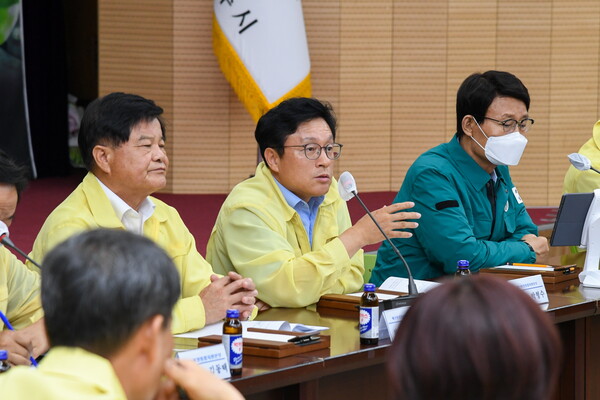 19일 박형수 국회의원이 영주시 재난현장통합지원본부 회의에서 발언하고 있다.사진/영주시