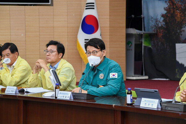 19일 박남서 영주시장이 재난현장통합지원본부 회의에서 발언하고 있다.사진/영주시