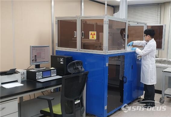 대전보건환경연구원 수산물 방사능 검사 장비 운영 모습. (사진 / 대전시청)