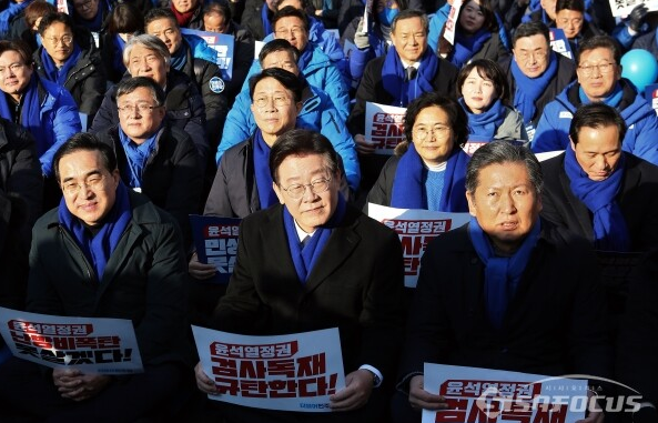 과거 더불어민주당이 '윤석열정권 민생파탄·검사독재 규탄대회'를 진행하고 있는 모습 ⓒ시사포커스DB