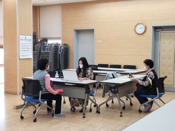 서울 동대문구가 상반기에 이어 올 하반기에도 현장형 일자리 상담 서비스 찾아가는 일자리상담소를 운영한다. (동대문구청 제공)