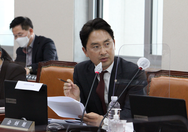 28일 김병욱 국회의원(포항남구·울릉군)은 국회 교육위원회 전체회의에서 질문을 하고 있다. 사진/김병욱의원실