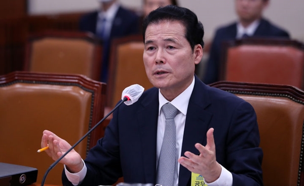 김영호 통일부 장관 후보자가 21일 오후 서울 여의도 국회에서 열린 인사청문회에서 의원들의 질의에 답하고 있다. ⓒ뉴시스