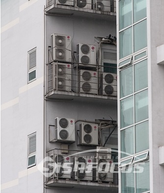 건물에 설치돼 있는 에이콘 실외기 모습 / ⓒ시사포커스DB