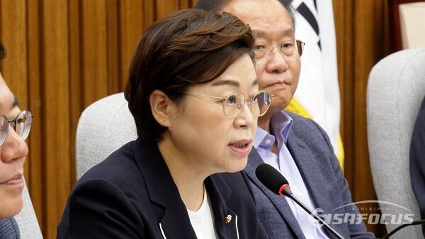 국민의힘 김정재 위원장이 4일 오전 서울 여의도 국회에서 열린 아파트 무량판 부실공사 진상규명 TF 임명장 수여식 및 제1차 회의에서 발언하고 있다. 사진 / 김경민 기자