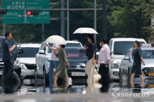 폭염에 따라 도로에 아지랑이가 피어오르고 있다 / ⓒ시사포커스DB