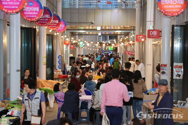 해남 매일 시장 야시장의 전경. 사진/해남군청 제공