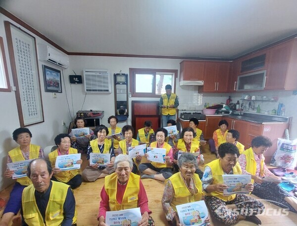 진도군이 폭염 대비 어르신 안전‧건강관리에 만전을 기하고 있다. 사진/진도군청 제공