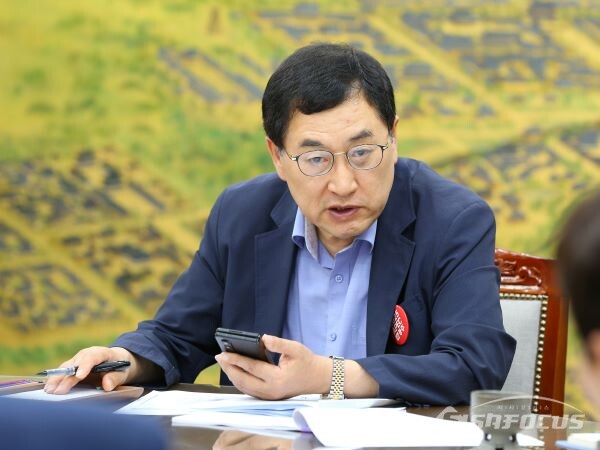 7일 오전 개최된 국·소·본부장회의에서 주낙영 경주시장이 발언하는 모습. 사진/ 경주시