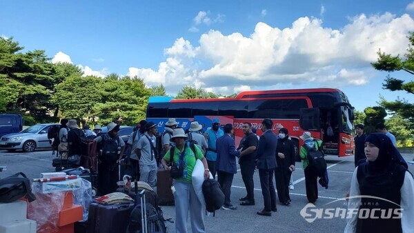 2023 제25회 세계스카우트잼버리에 참가했던 사우디아라비아 대원 130명이 포천시 대진대학교에 도착했다.사진/박동민 제공 