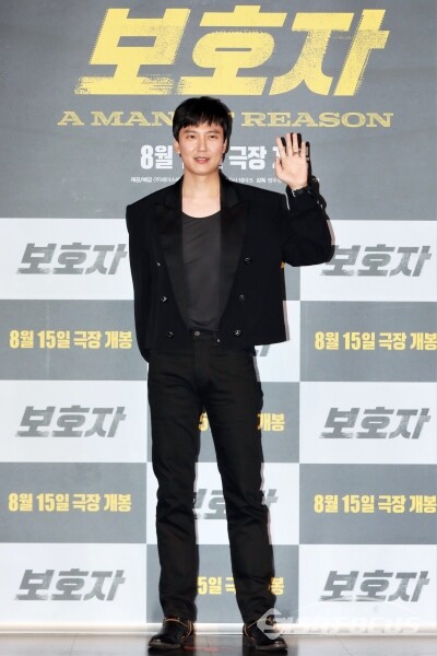 9일 배우 김남길이 포토타임을 갖고 있다.(2) [사진 / 오훈 기자]