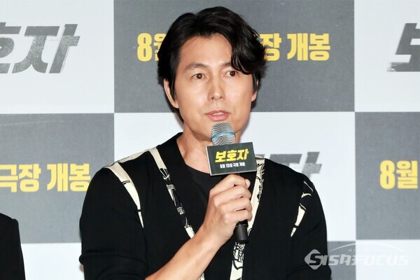 9일 정우성 감독이 취재진의 질의에 답하고 있다.(1) [사진 / 오훈 기자]