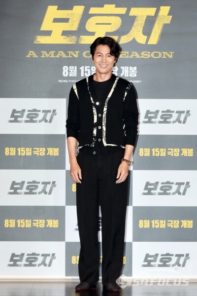 9일 정우성 감독이 포토타임을 갖고 있다.(2) [사진 / 오훈 기자]