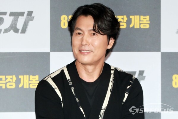 9일 정우성 감독이 취재진의 질의를 듣고 있다.(2) [사진 / 오훈 기자]