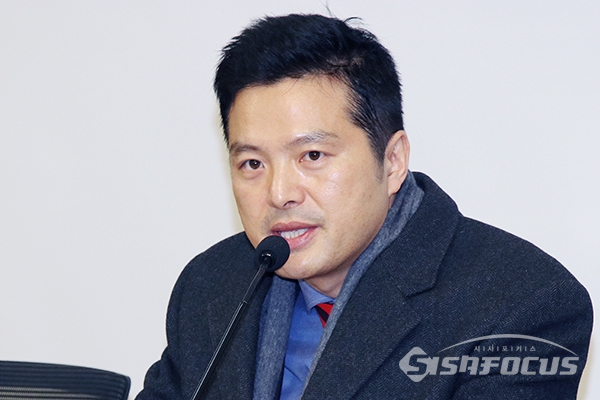 김태우 전 청와대 특별감찰반원 수사관이 지난 2.10일 오후 서울 여의도 국회 의원회관 제3세미나실에서 추가 폭로 기자회견을 하고 있다. 사진 / 오훈 기자