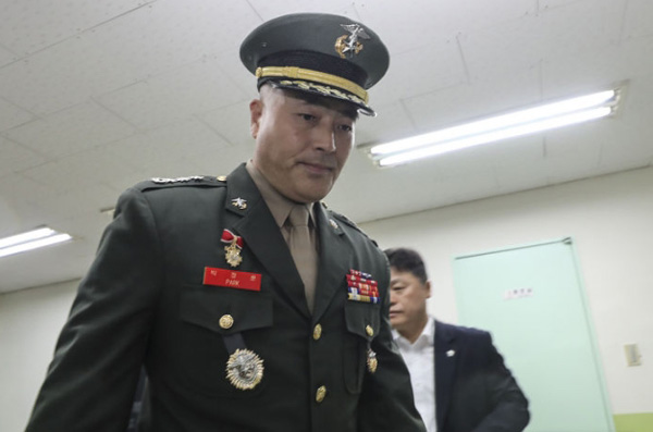 박정훈 전 해병대 수사단장(대령)이 11일 서울 용산구 국방부 검찰단에 조사를 받기 위해 입장하고 있다 / ⓒ뉴시스DB