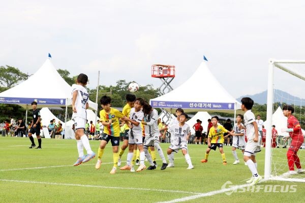  ‘2023 화랑대기 전국유소년 축구대회’에서 시합이 진행되는 모습 (1). 사진/경주시
