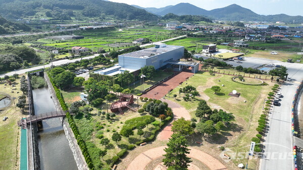 장보고기념관 전경. 사진/완도군청 제공