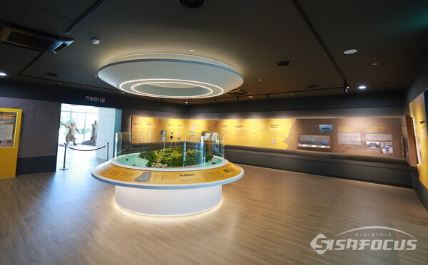 장보기념관 내부 전경. 사진/완도군청 제공