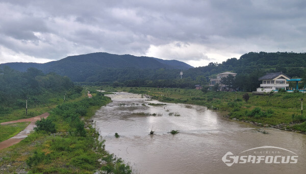 덕동댐 하류 보문관광단지 내 신평천 전경. 사진/경주시