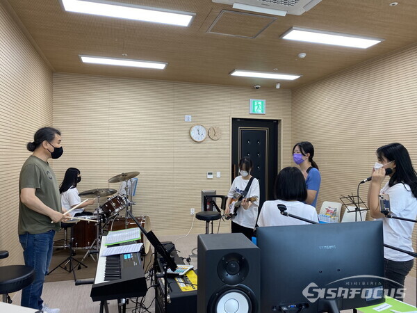 해남군청소년누림문화센터 중학생 밴드 연습실 모습. 사진/해남군청 제공