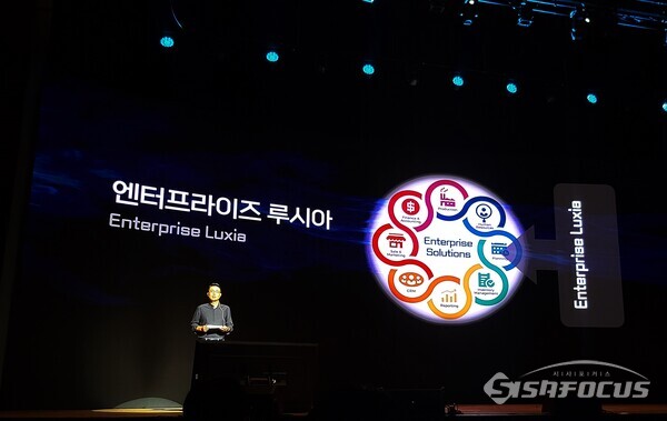 이경일 솔트룩스 대표가 엔터프라이즈 루시아에 대해 설명하고 있다. (사진 / 강민 기자)