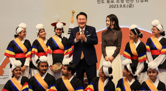 인도 동포 간담회 참석한 윤석열 대통령 부부(사진/뉴시스)