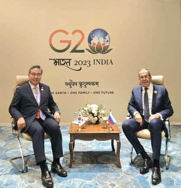 박진 외교부 장관과 세르게이 라브로프 러시아 외교장관이 10일(현지시간) 인도 뉴델리에서 만났다 / ⓒ외교부