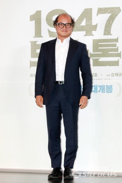 11일 배우 김상호가 포토타임을 갖고 있다.(2) [사진 / 오훈 기자]