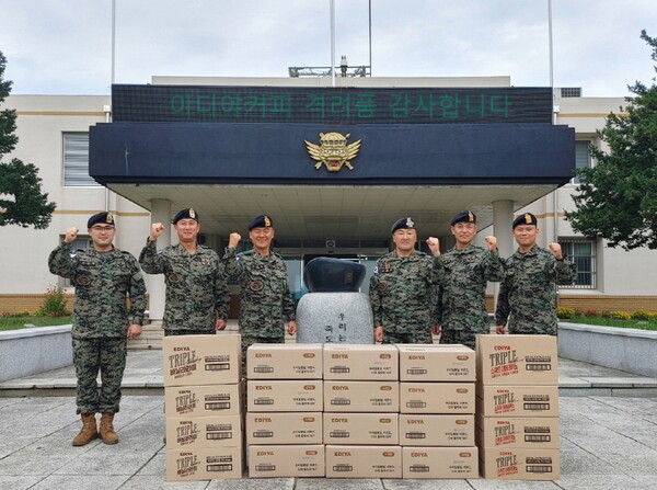 이디야커피는 지난 26일 국군의 날 행사에 태권도 시범을 펼친 귀성부대 장병들에게 3000만 원 상당의 물품을 후원했다. ⓒ이디야