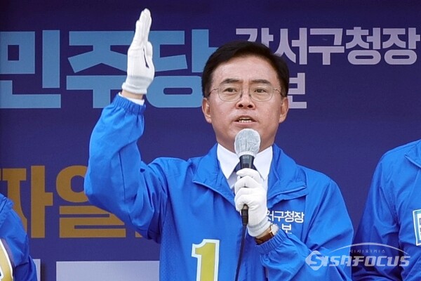 4일 진교훈 더불어민주당 강서구청장 후보가 선거 유세를 하고 있다.(4) [사진 /오훈 기자]