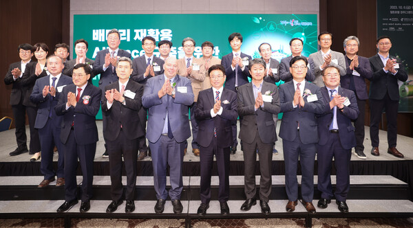 경북도가 지난 6일 경주 힐튼호텔에서 경북도, 경주시, 포항시, 경북소재 산·학·연·관 기관대표 등이 참석한 가운데 ‘2023 국제 이차전지 포럼’를 개최하고 있다. 사진/경북도