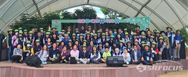 경북도가 도청 신도시 천년숲에서 ‘어울림(林), 기다림(林), 헤아림(林)’이라는 슬로건으로 ‘제10회 경북 숲해설경연대회’를 개최하고 있다.사진김영삼 기자