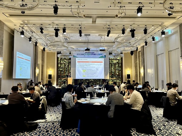 디스플레이 ESG 경영지원 정책 세미나를 진행하고 있는 모습. ⓒ한국디스플레이산업협회