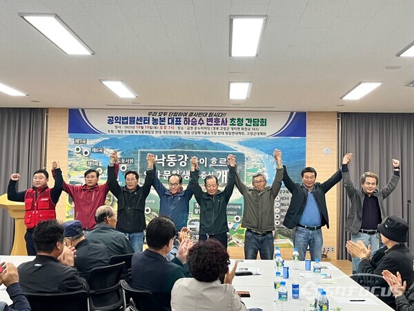 19일 열린 간담회에 참석한 쌍림 산업폐기물소각장 반대대책위, 고령군대책위, 개진 한제골 지정폐기물매립장 반대투쟁위, 다산면 의료폐기물 소각장 반대 대책위, 다산면 월성산업단지 산업폐기물소각장 반대 대책위, 운수면(수륜면) 장사법인 허가 반대 추진위, 대가야읍 폐유정제시설 반대 대책위, 낙동강네트워크 등. 사진/김진성 기자