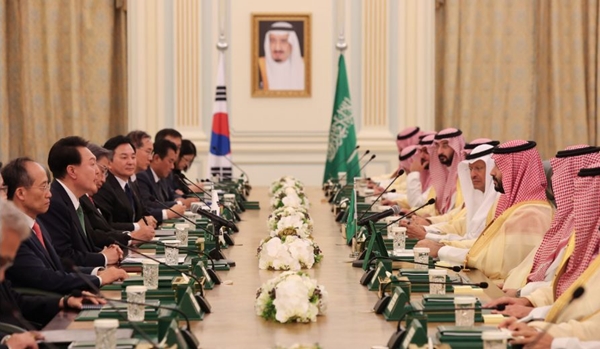 10월 22일 윤석열 대통령이 한-사우디아라비아 확대 회담을 가졌다. ⓒ대통령실