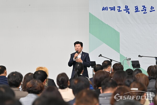 8일 정한석 경북도의회 교육위원이 성주건강문화캠퍼스에서 고령·칠곡·성주 교육가족들과 소통하고 있다.사진/김진성 기자